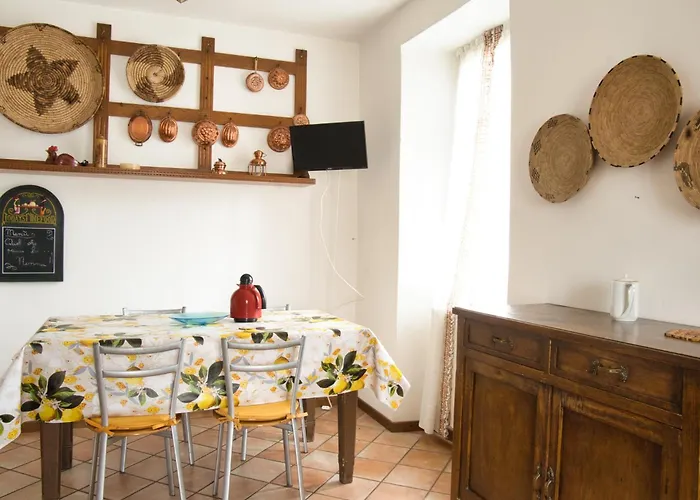 Pini Balbiani דירה *