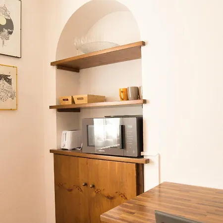 Pini Balbiani Daire Lierna